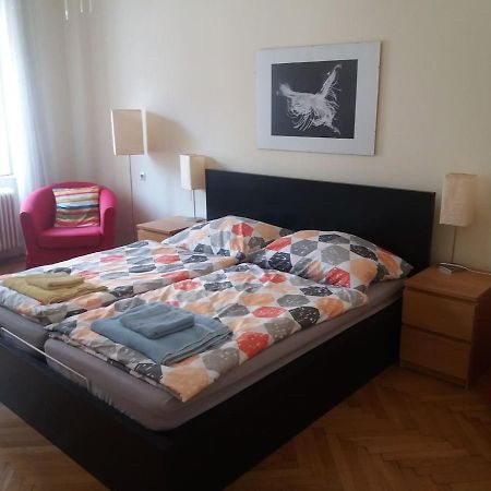 Geraeumige Zentrumsnahe Altbauwohnung Viena Exterior foto