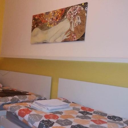 Geraeumige Zentrumsnahe Altbauwohnung Viena Exterior foto