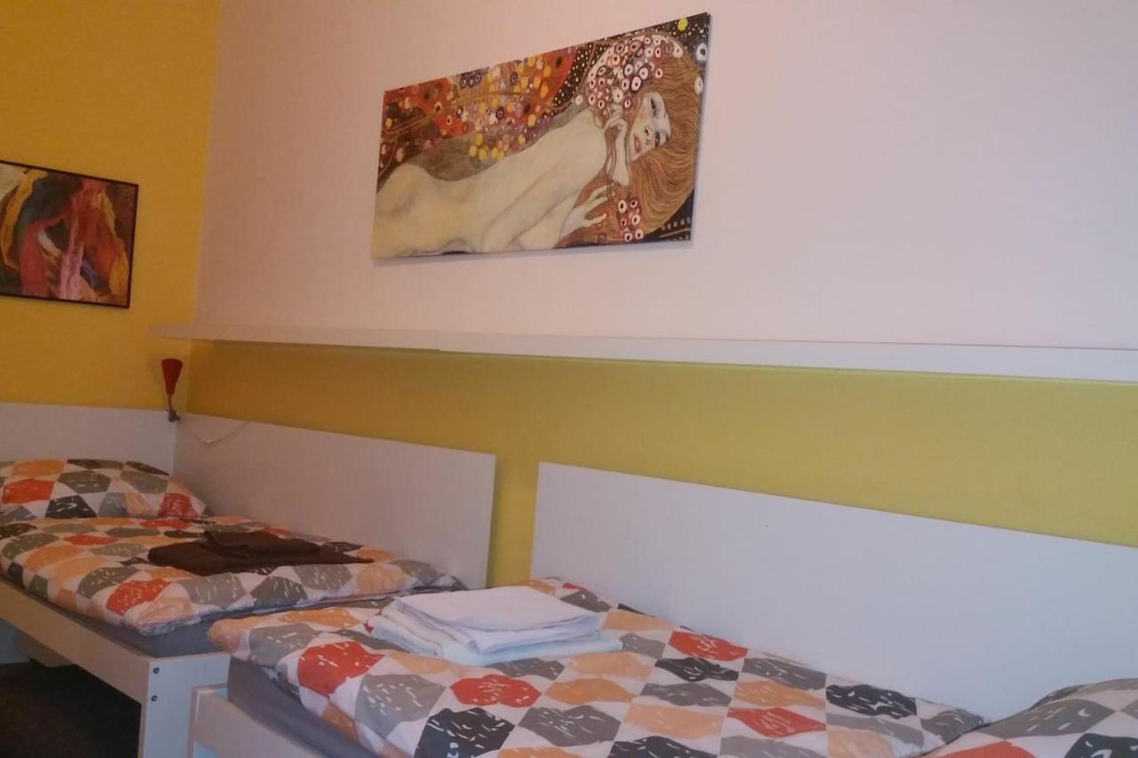 Geraeumige Zentrumsnahe Altbauwohnung Viena Exterior foto