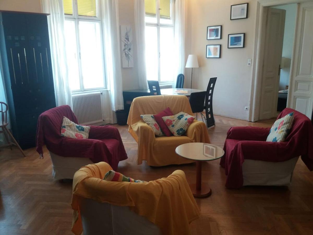 Geraeumige Zentrumsnahe Altbauwohnung Viena Exterior foto