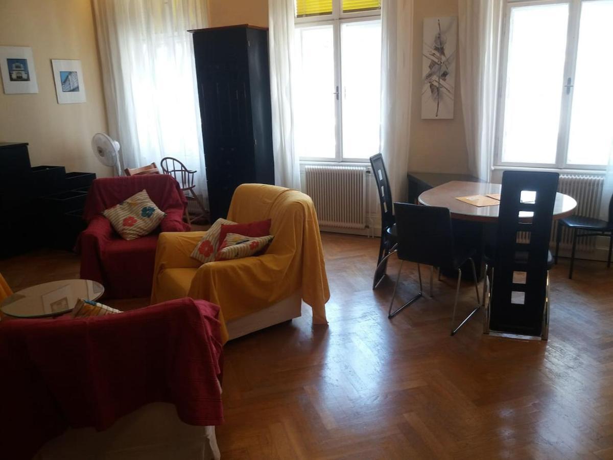 Geraeumige Zentrumsnahe Altbauwohnung Viena Exterior foto