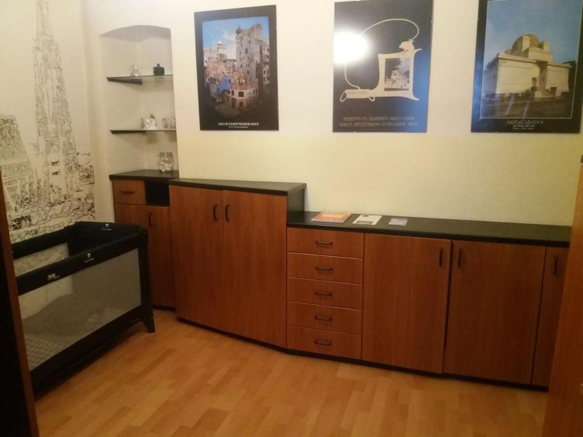 Geraeumige Zentrumsnahe Altbauwohnung Viena Exterior foto